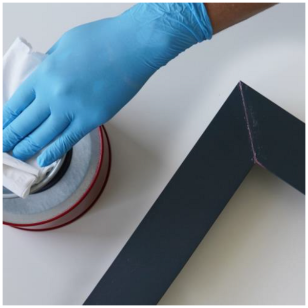 Doseur pour nettoyant avec solvant