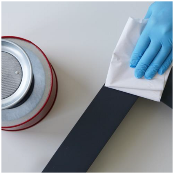 Doseur pour nettoyant avec solvant