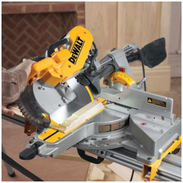 Scie onglet radiale dws780